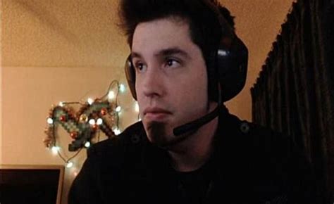 Twitch suspends popular CSGO skin gambling .